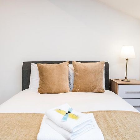 Riverbank Stay Лондон Экстерьер фото