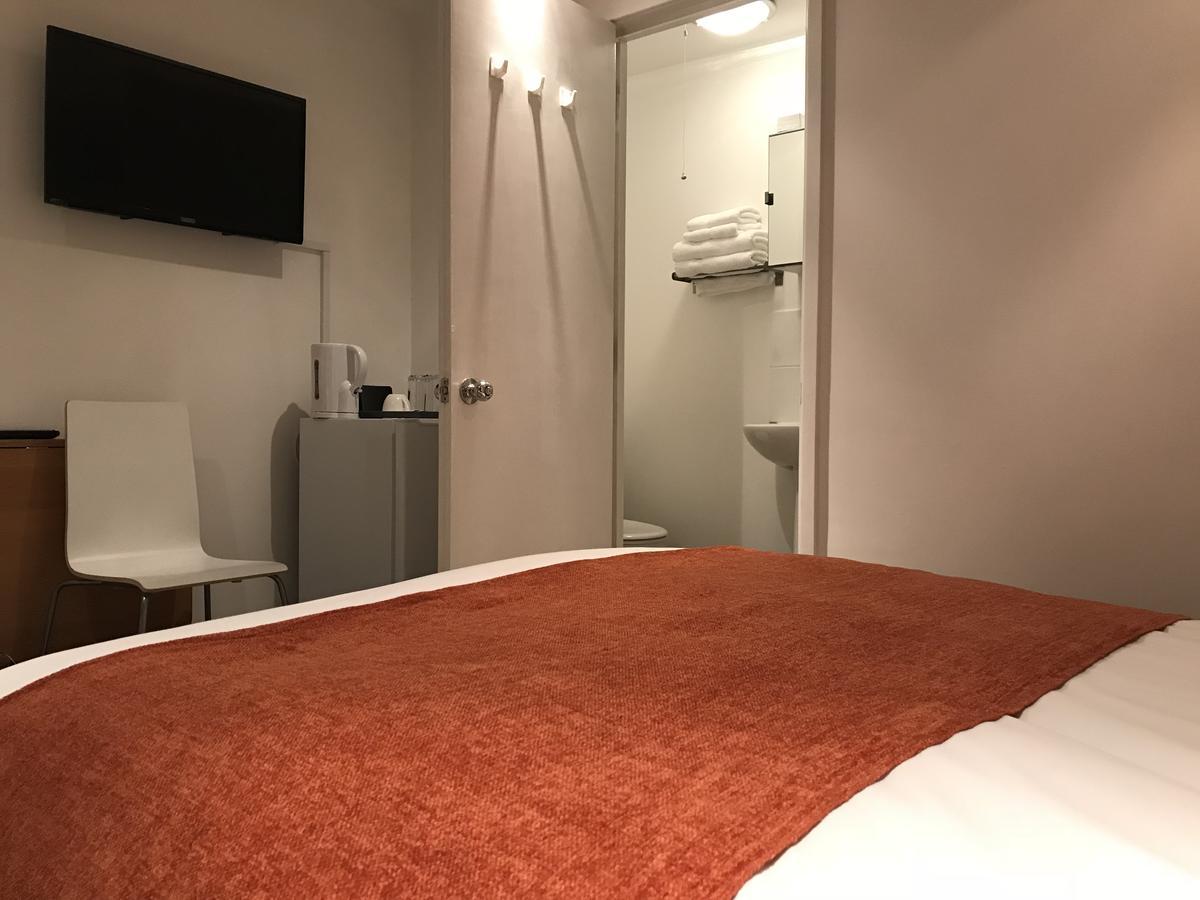 Riverbank Stay Лондон Экстерьер фото