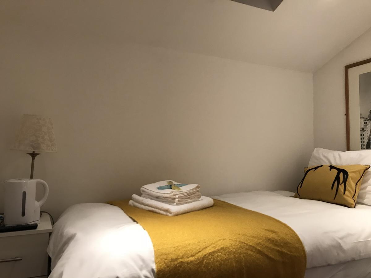 Riverbank Stay Лондон Экстерьер фото