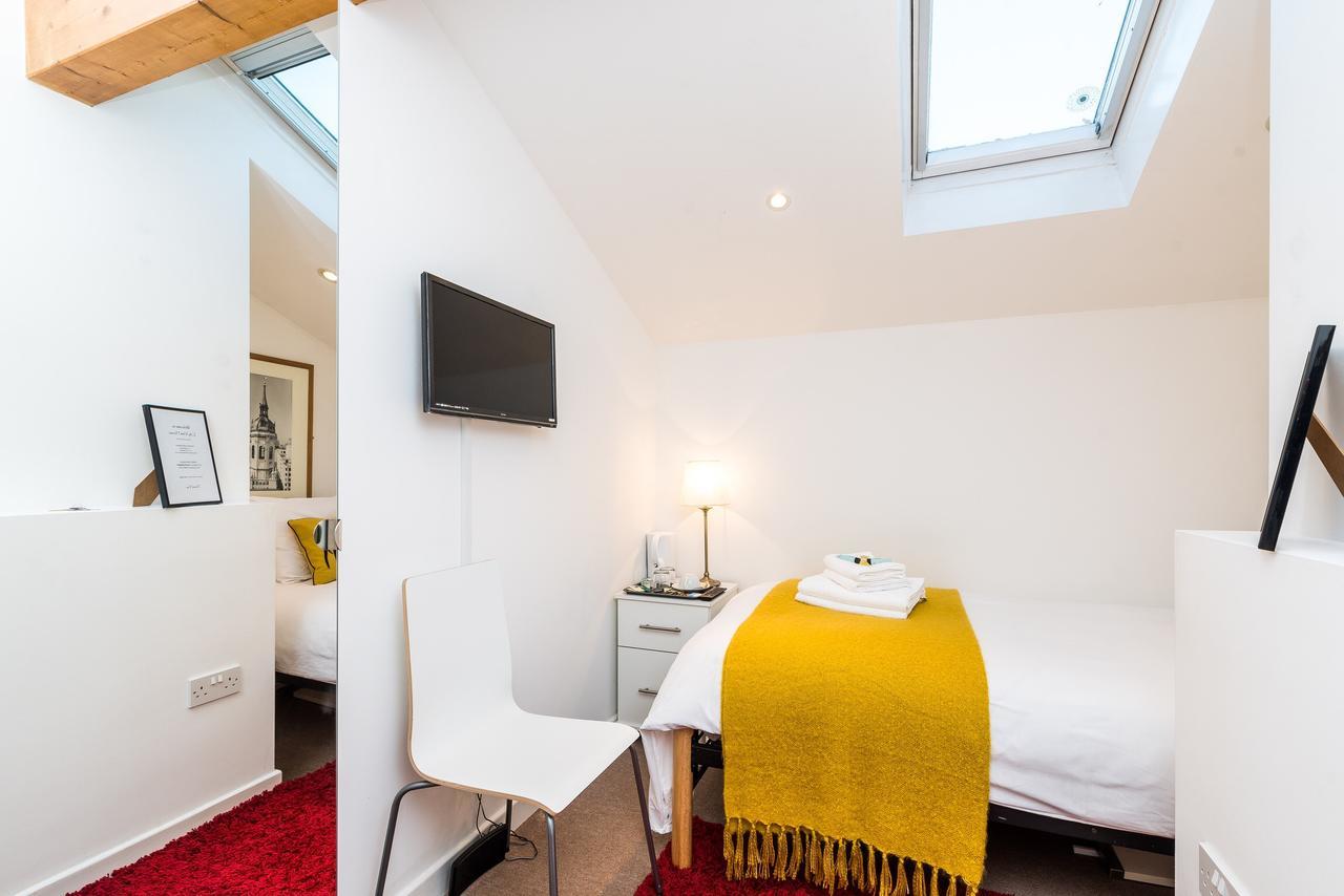 Riverbank Stay Лондон Экстерьер фото
