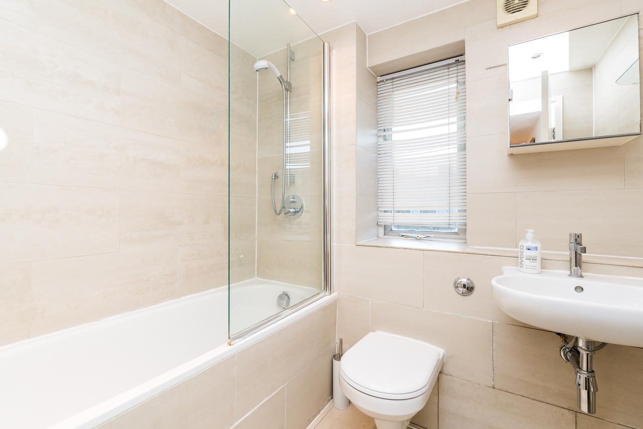 Riverbank Stay Лондон Экстерьер фото